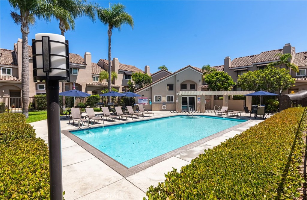 1325 #d E Grand Property Photo 29