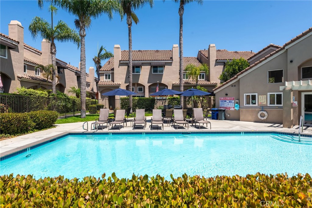 1325 #d E Grand Property Photo 30