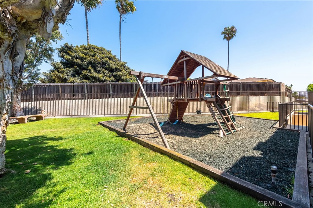 1325 #d E Grand Property Photo 31