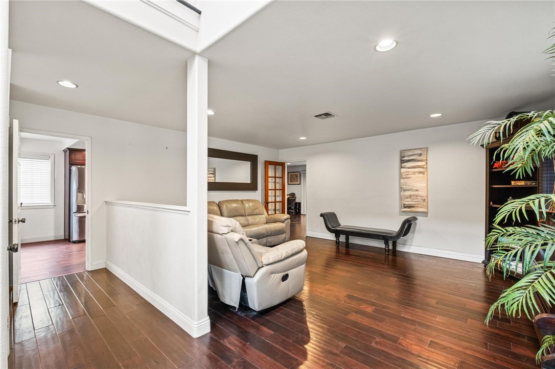 5048 W 121st Street Property Photo 4