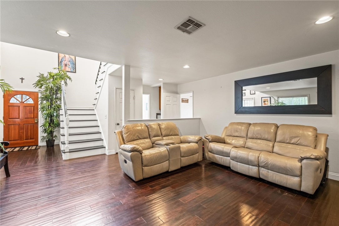 5048 W 121st Street Property Photo 5