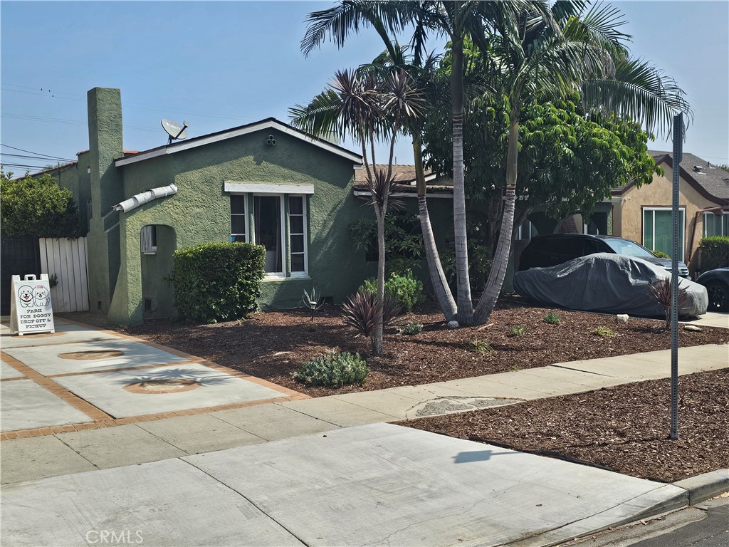 1939 W 79th Property Photo 4