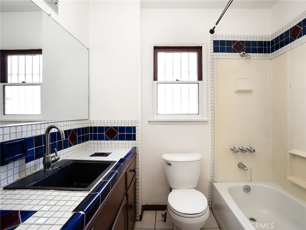 4307 Redondo Beach Boulevard Property Photo 14