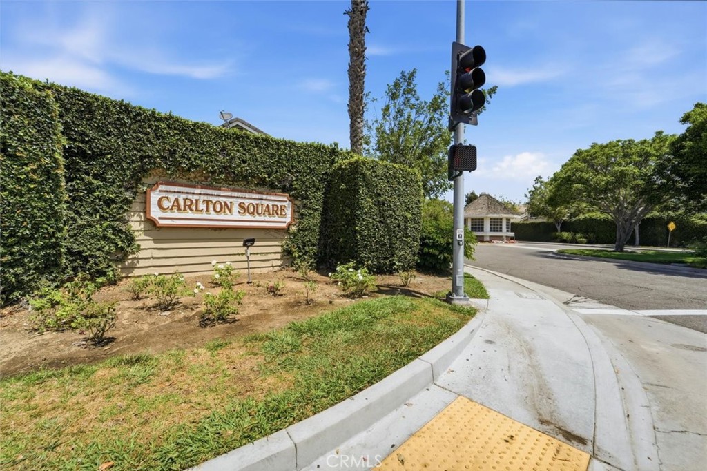 3859 Thorncroft Lane E Property Photo 4