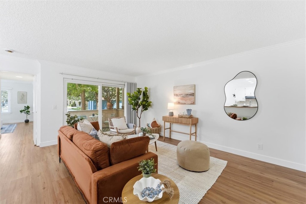 3859 Thorncroft Lane E Property Photo 6