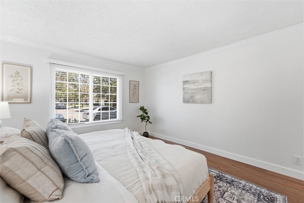 3859 Thorncroft Lane E Property Photo 17