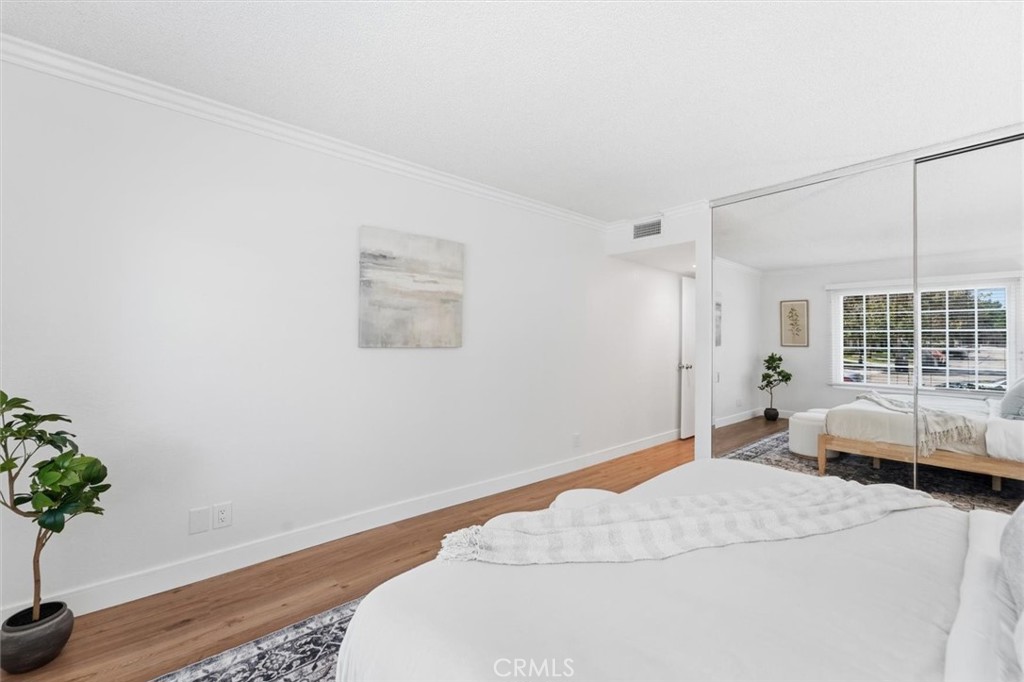 3859 Thorncroft Lane E Property Photo 19