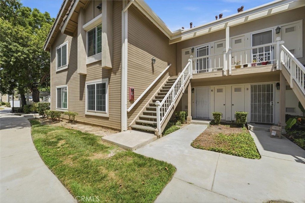 3859 Thorncroft Lane E Property Photo 30