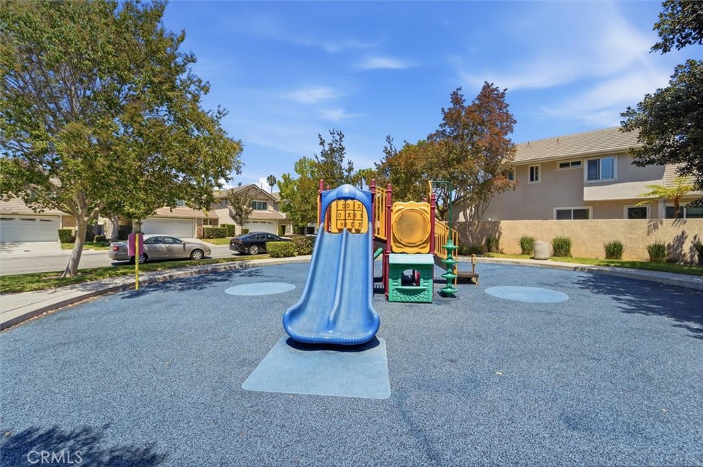 3859 Thorncroft Lane E Property Photo 31