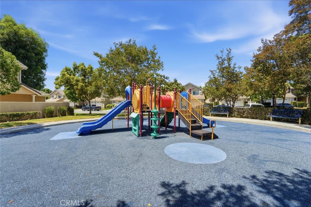 3859 Thorncroft Lane E Property Photo 32