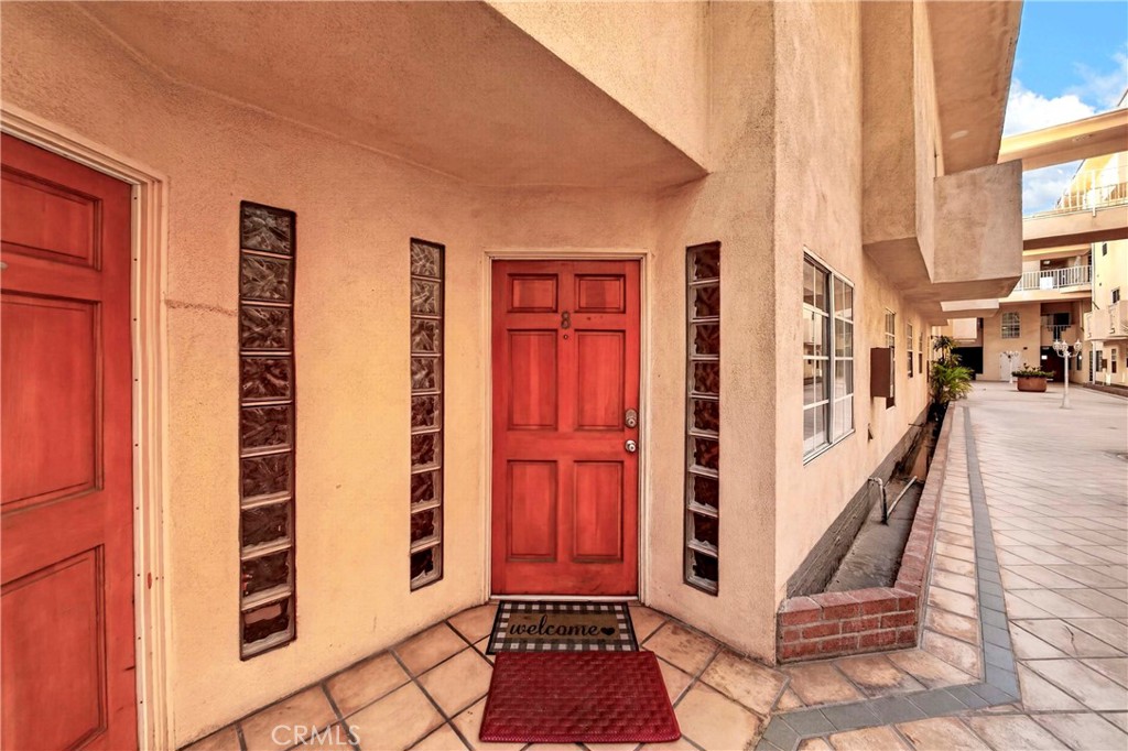 321 W. Queen St. Unit 8