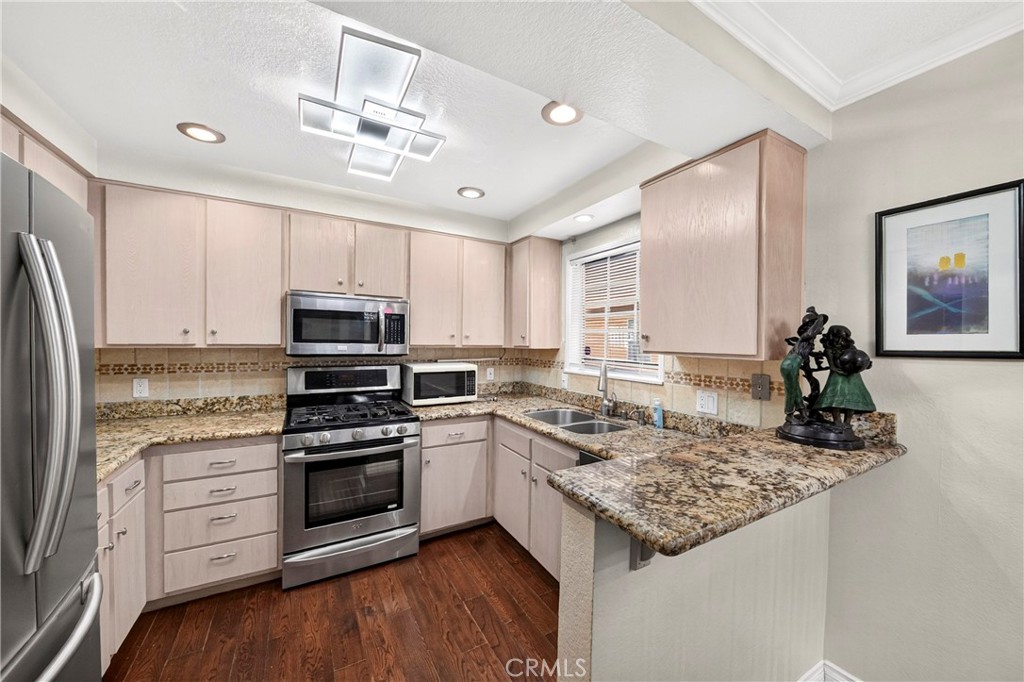 321 W. Queen St. Unit 8 Property Photo 12