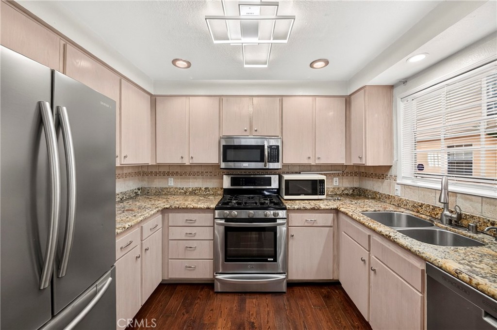 321 W. Queen St. Unit 8 Property Photo 14
