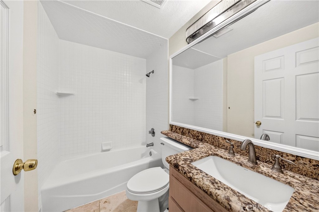321 W. Queen St. Unit 8 Property Photo 21
