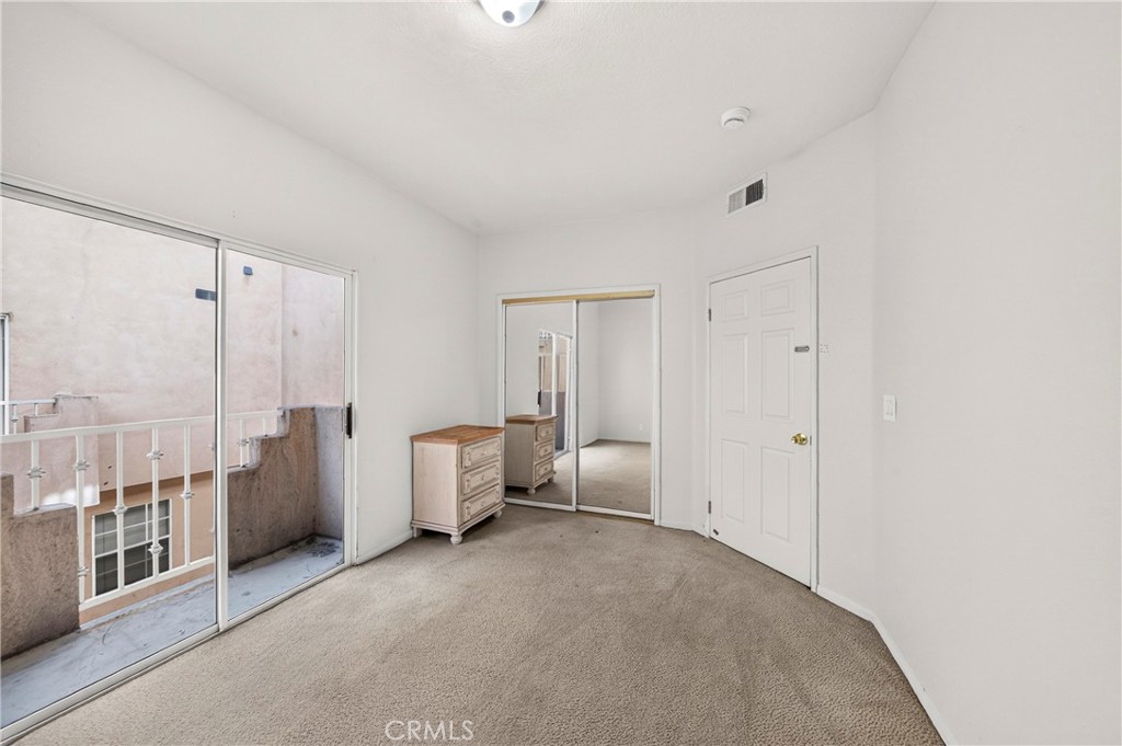 321 W. Queen St. Unit 8 Property Photo 23