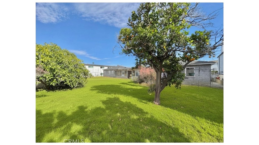 1633 Artesia Property Photo 3