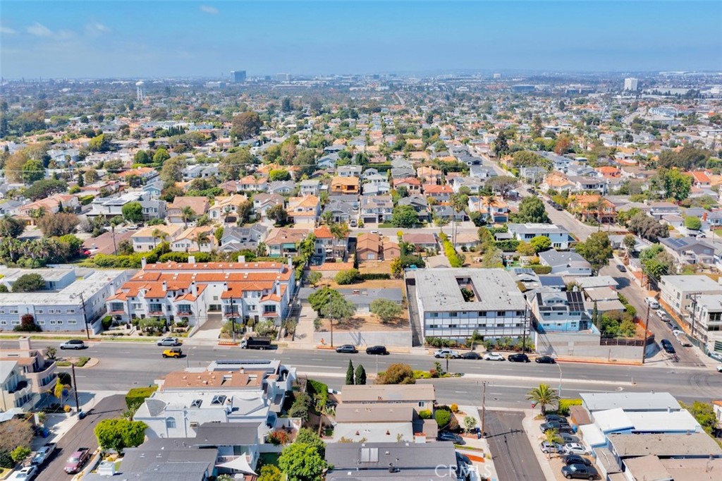 1633 Artesia Property Photo 8