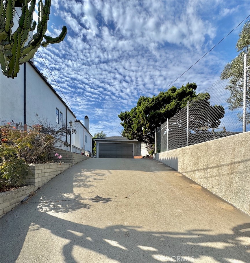1633 Artesia Property Photo 10