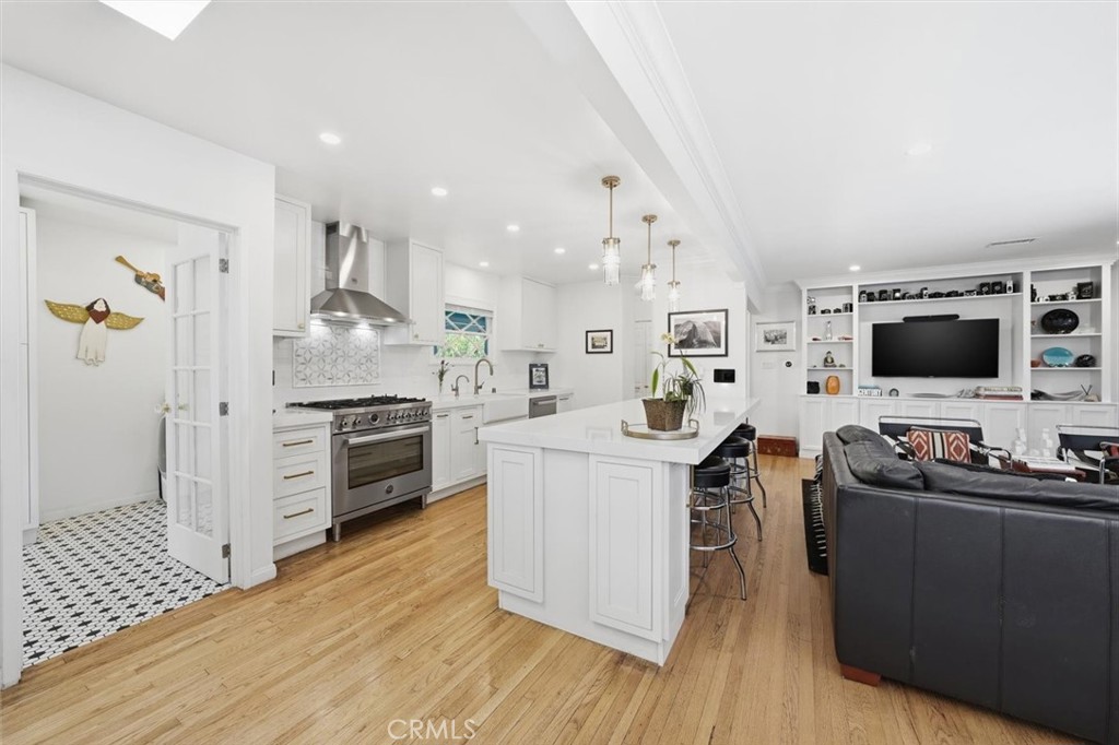 6530 Gaviota Avenue Property Photo 6
