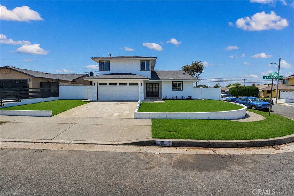 1606 E Fernrock Property Photo 1