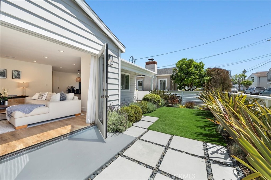 1430 Bonnie Brae Property Photo 3
