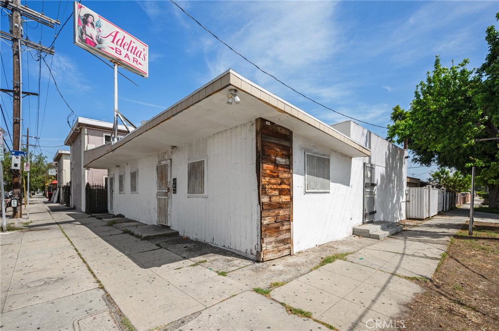 1302 N Wilmington Boulevard Property Photo 2