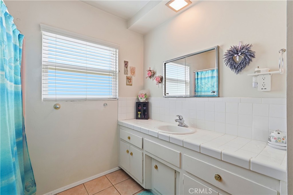 2402 Robinson Property Photo 23