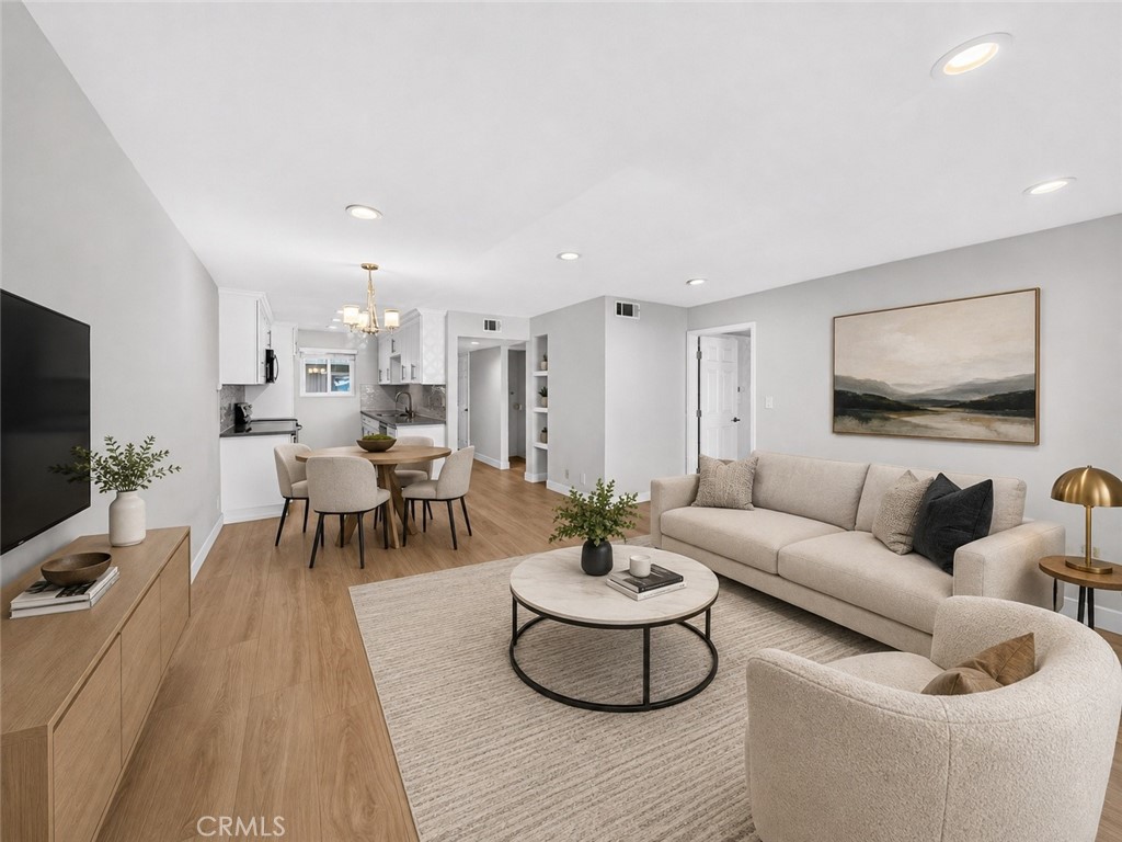 433 S Manhattan Pl 206 Property Photo 1