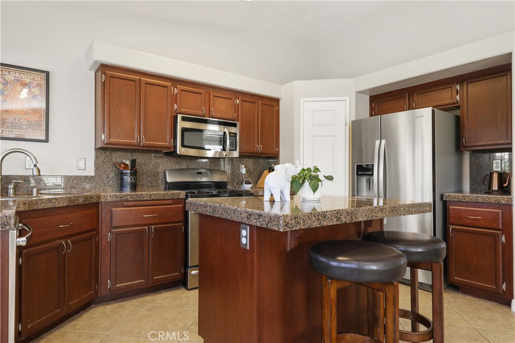 79220 Victoria Property Photo 7