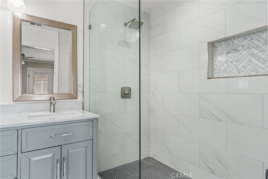 2110 Rockefeller Lane 2 Property Photo 26
