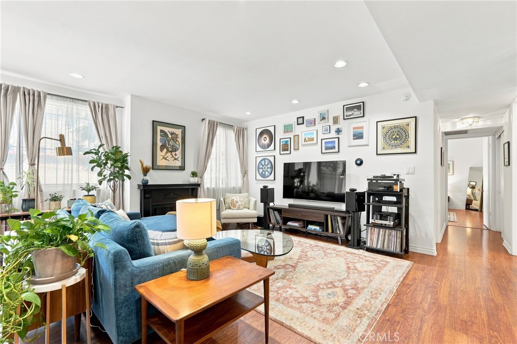 3315 Griffith Park Boulevard 109 Property Photo 1