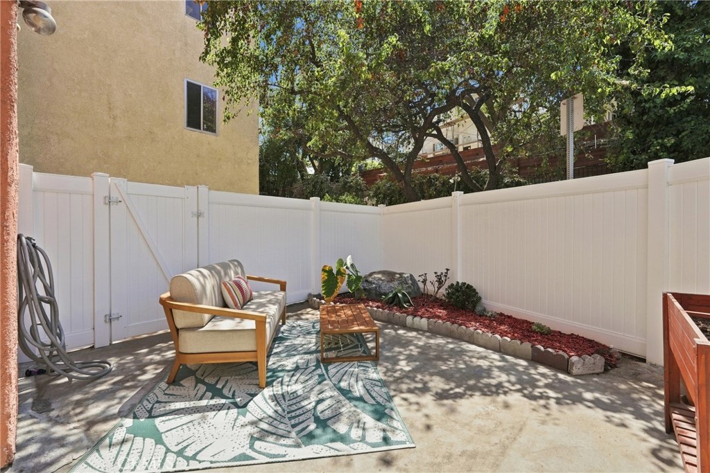 3315 Griffith Park Boulevard 109 Property Photo 3