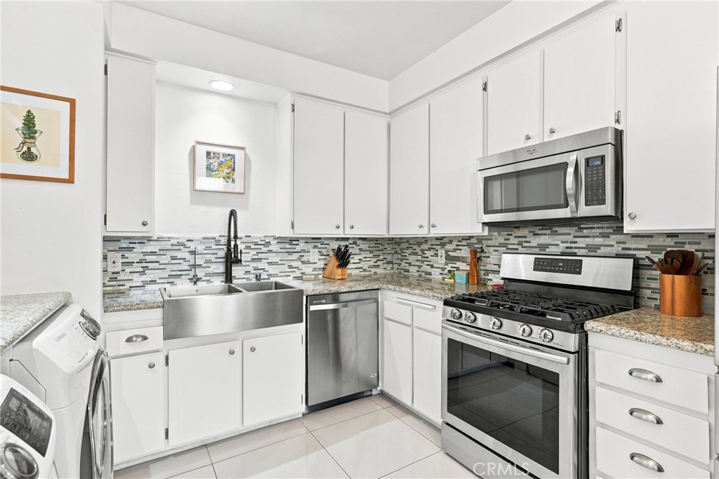 3315 Griffith Park Boulevard 109 Property Photo 4
