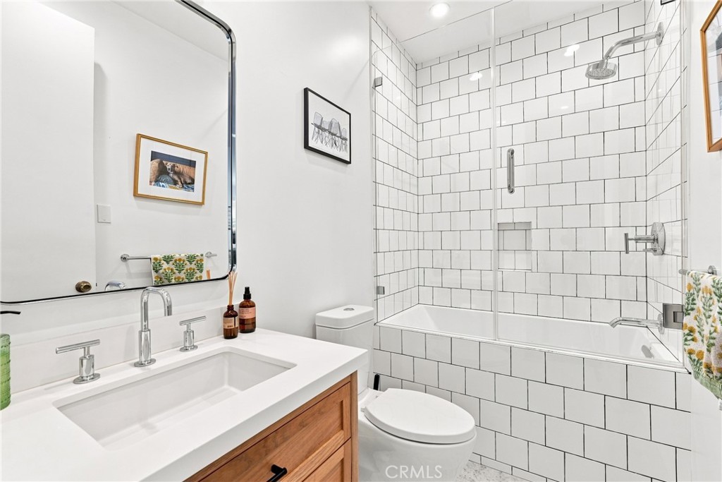 3315 Griffith Park Boulevard 109 Property Photo 13