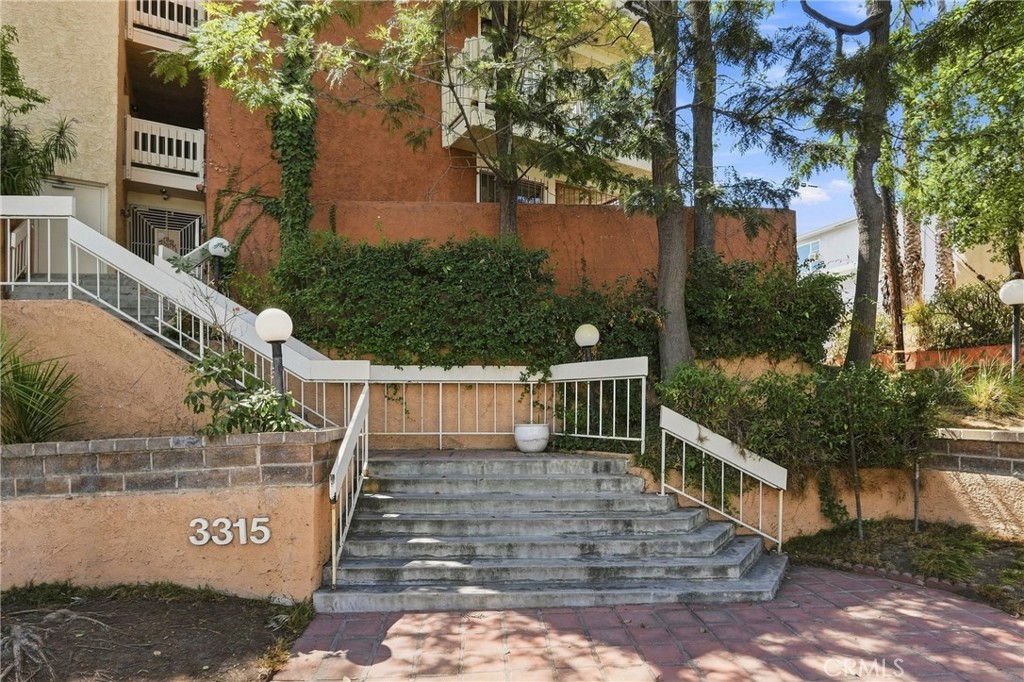 3315 Griffith Park Boulevard 109 Property Photo 28