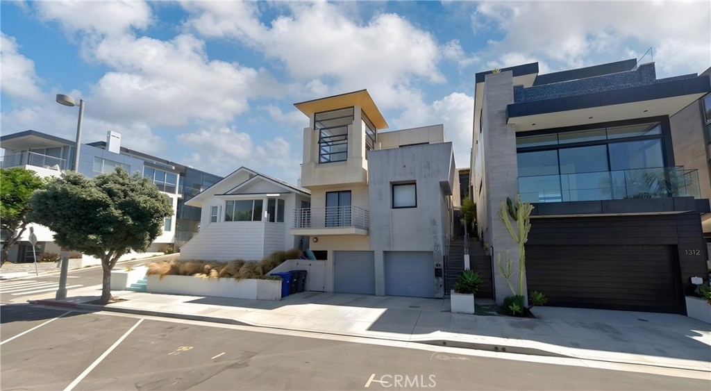1318 Manhattan Property Photo 1