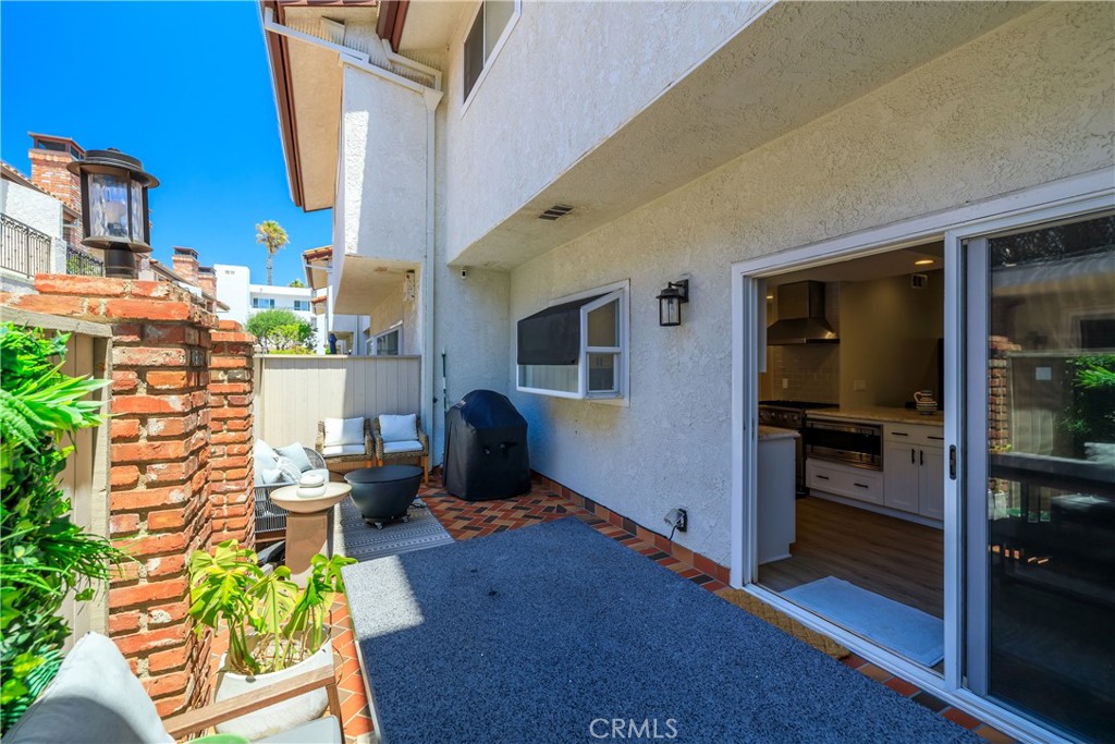 1219 S Catalina Property Photo 10