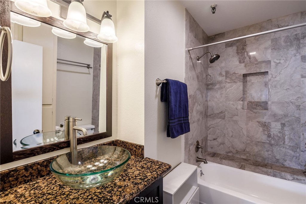565 Esplanade 411 Property Photo 23