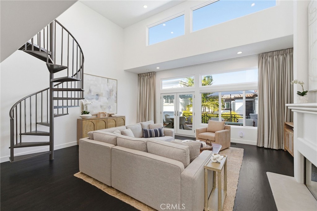720 Manhattan Beach Boulevard Property Photo 1