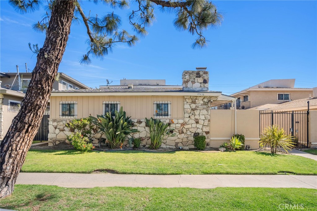 10632 Crenshaw Blvd Property Photo 1