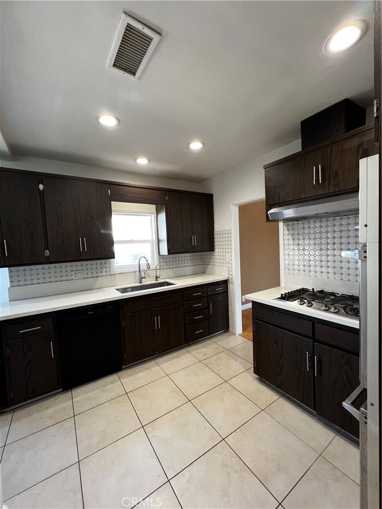22443 Meyler Street Property Photo 10