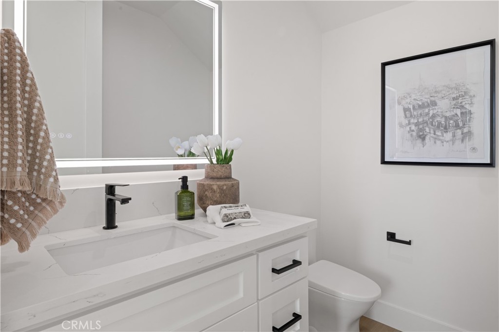 14810 Eastwood Avenue Property Photo 10