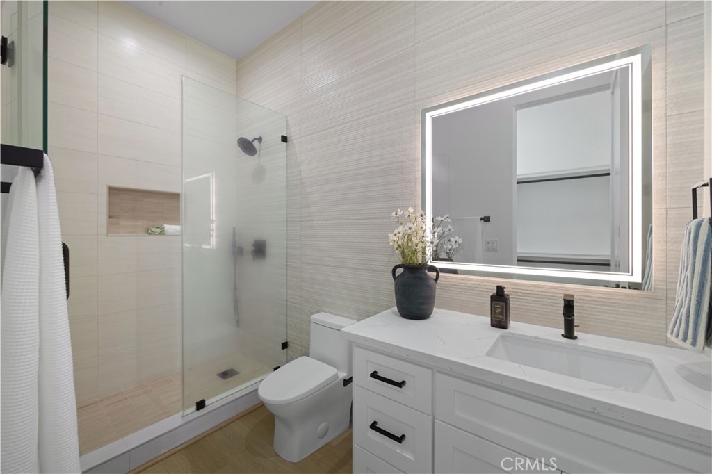 14810 Eastwood Avenue Property Photo 16
