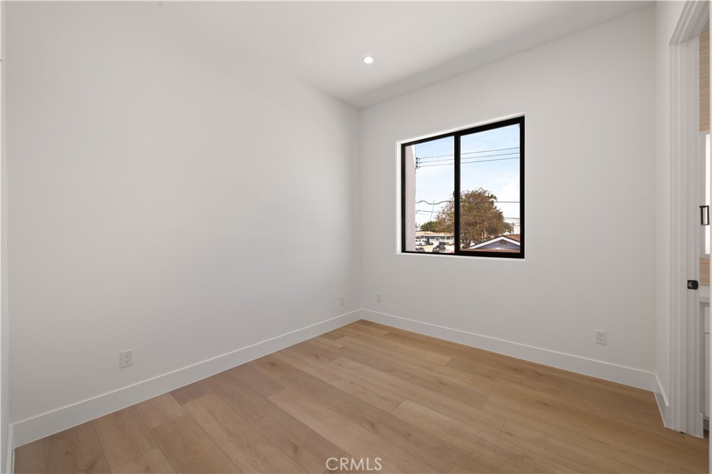 14810 Eastwood Avenue Property Photo 17