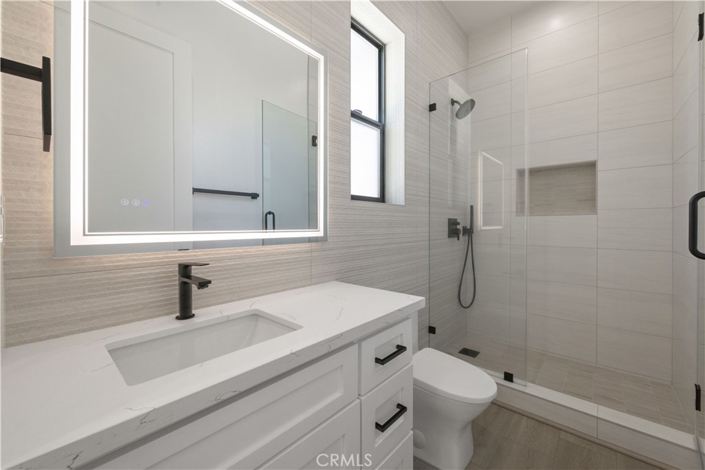 14810 Eastwood Avenue Property Photo 19