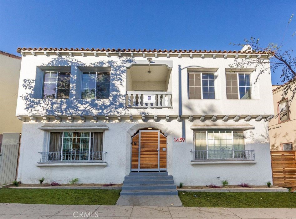 1439 Cedar