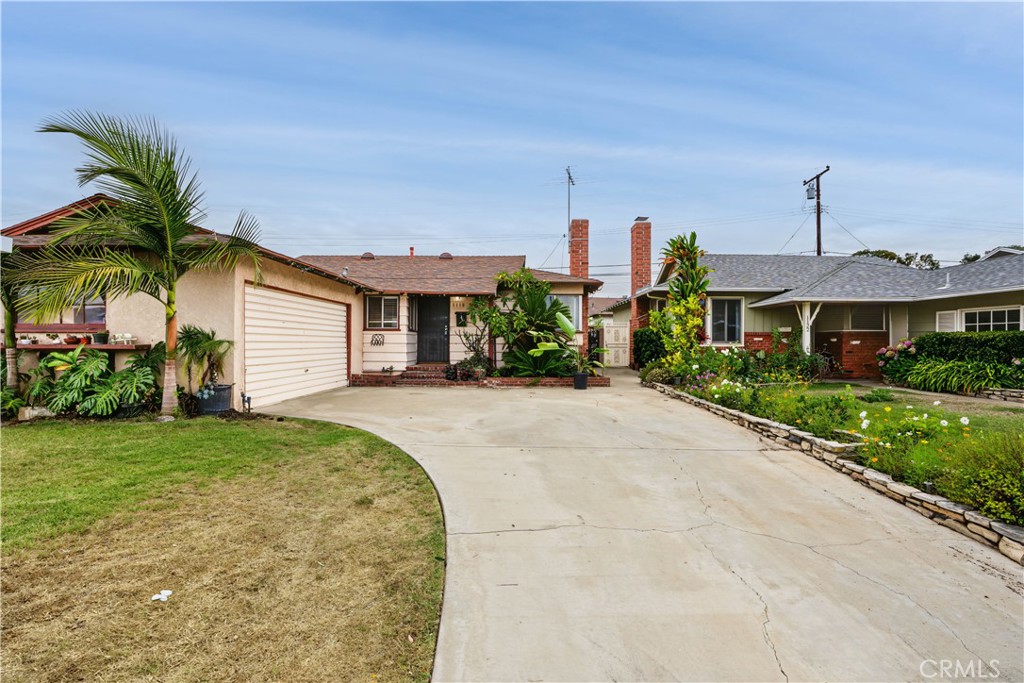 1118 Rumbold Property Photo 2