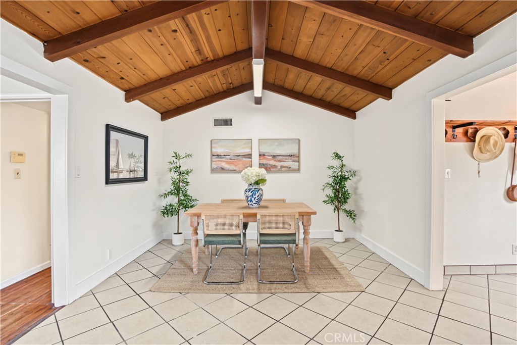 1118 Rumbold Property Photo 8
