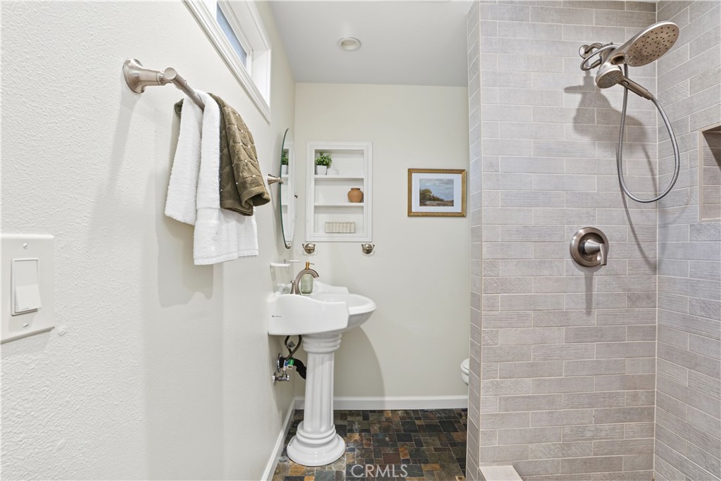 1118 Rumbold Property Photo 12