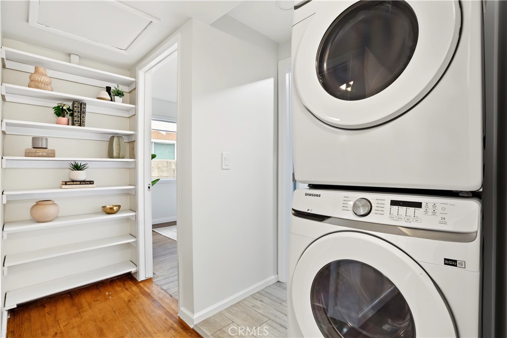 1118 Rumbold Property Photo 17